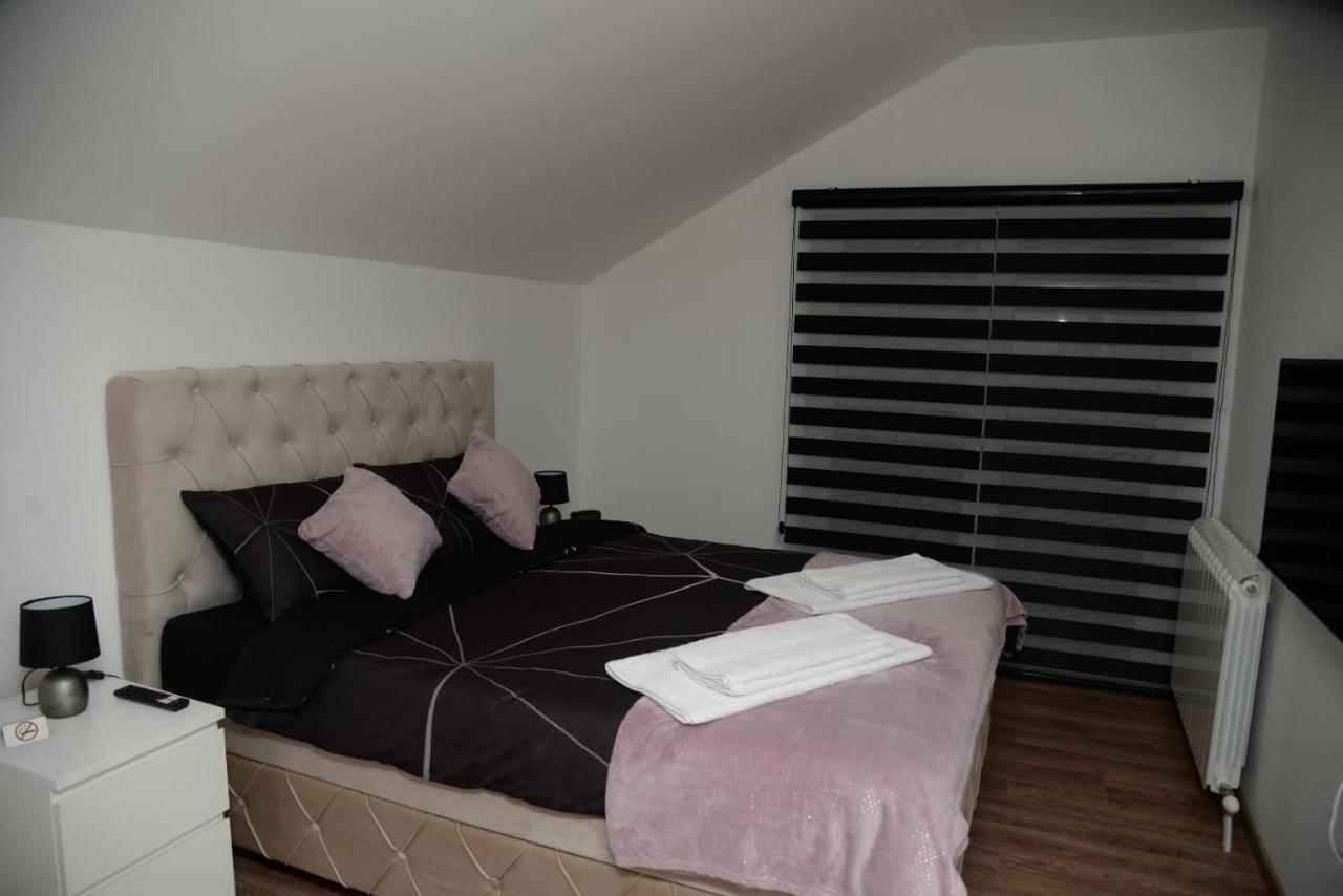 Lilien Apartment Airport Ledine Екстер'єр фото