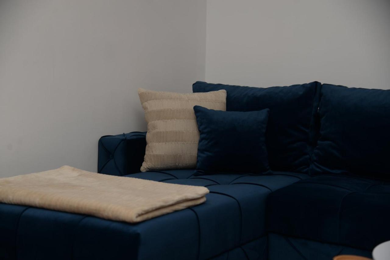 Lilien Apartment Airport Ledine Екстер'єр фото
