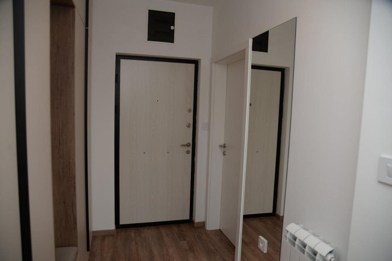 Lilien Apartment Airport Ledine Екстер'єр фото