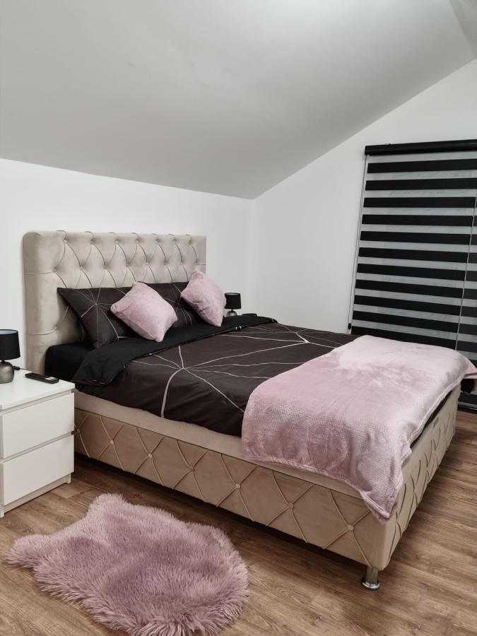 Lilien Apartment Airport Ledine Екстер'єр фото