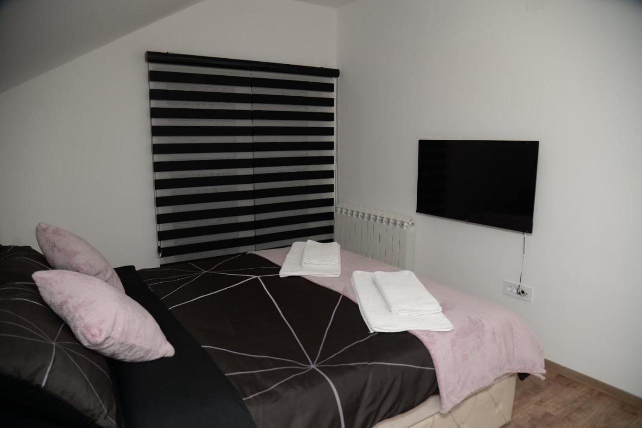 Lilien Apartment Airport Ledine Екстер'єр фото