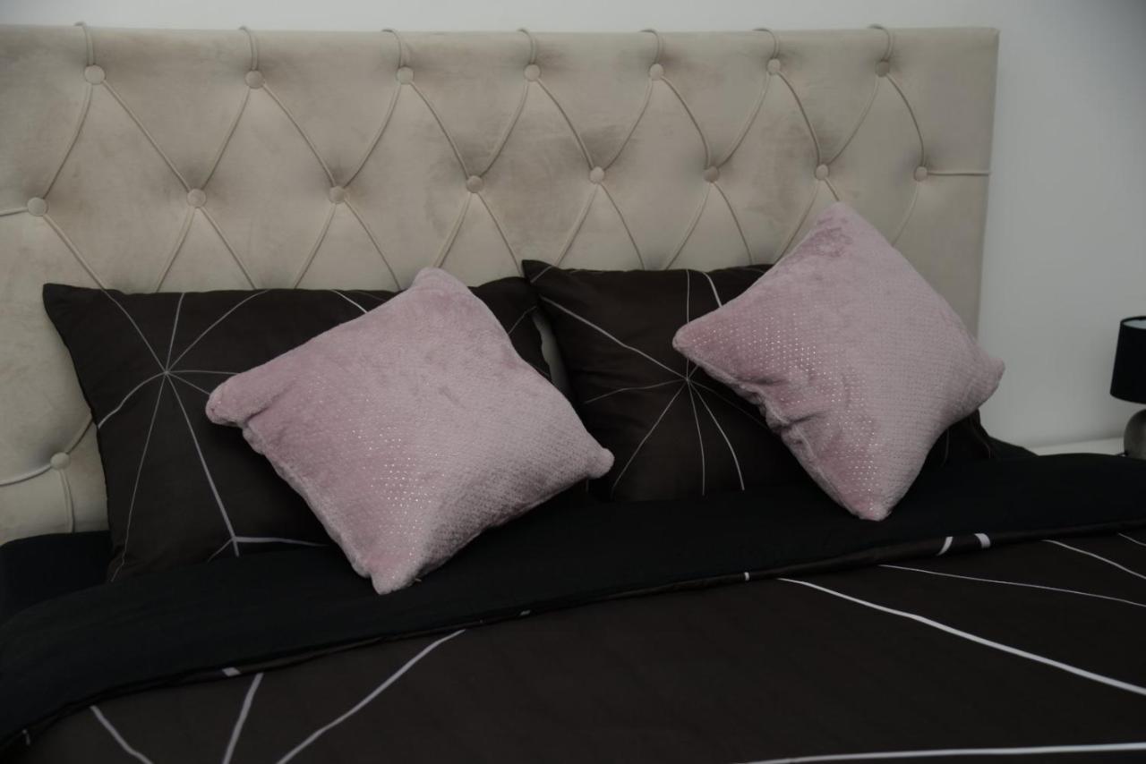Lilien Apartment Airport Ledine Екстер'єр фото