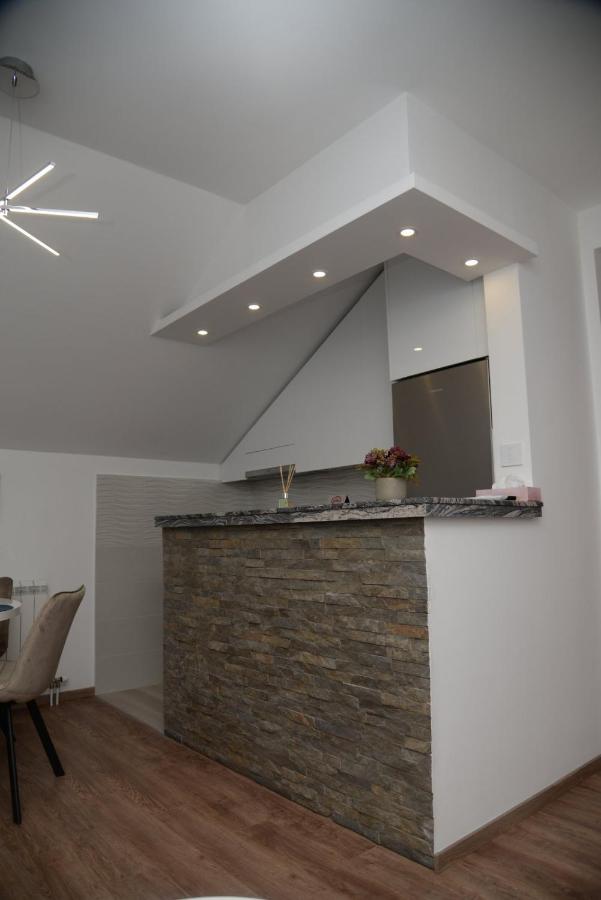 Lilien Apartment Airport Ledine Екстер'єр фото