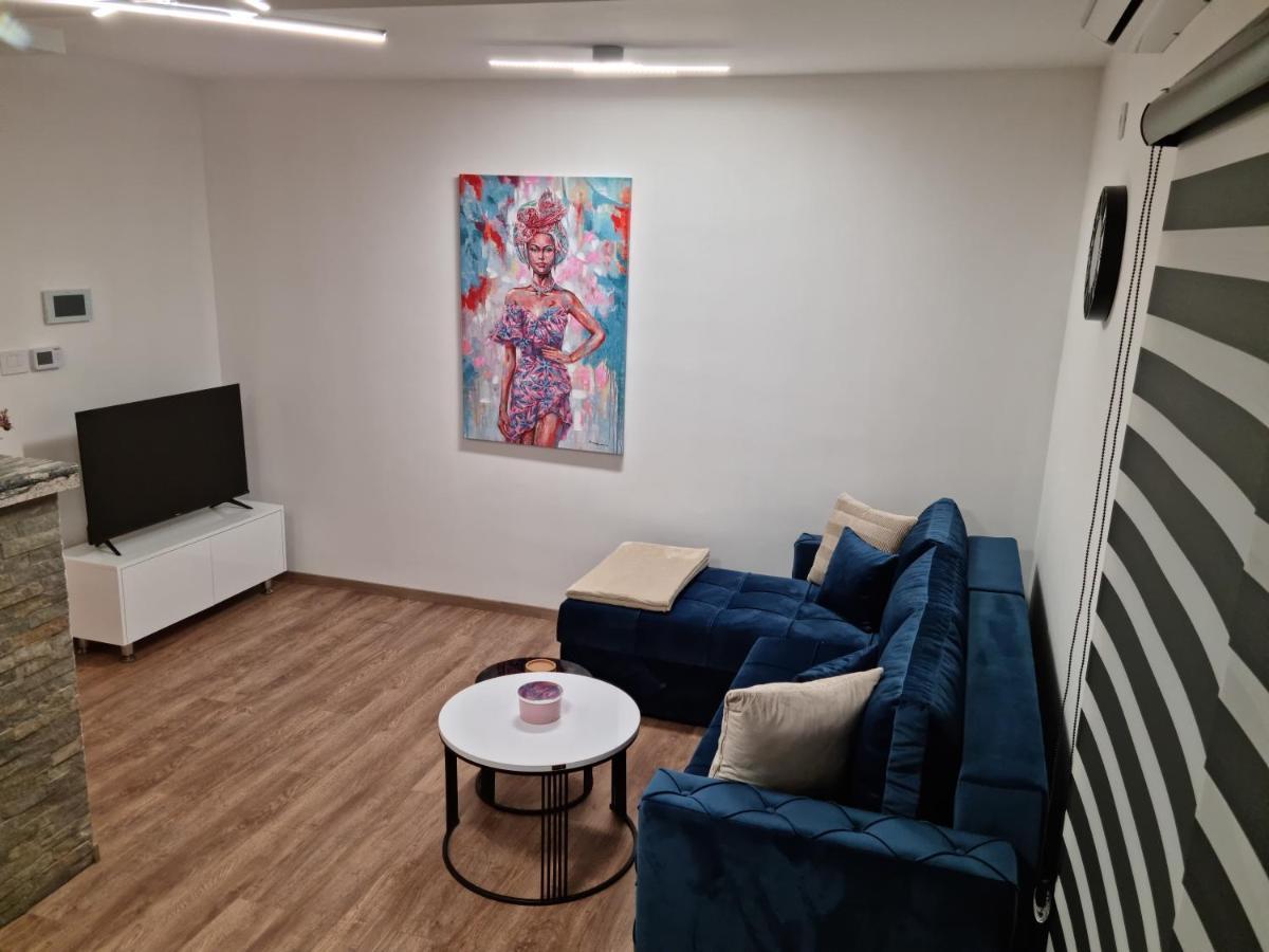 Lilien Apartment Airport Ledine Екстер'єр фото